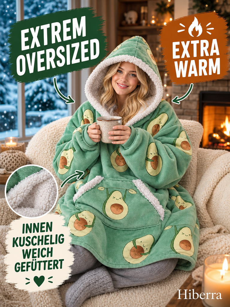 Frau auf dem Sofa im Hiberra Kuschelhoodie in Avocado-Print – Farbe Avocado-Print
